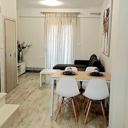 Comfy And Stylish Apt2 Giannina Esterno foto