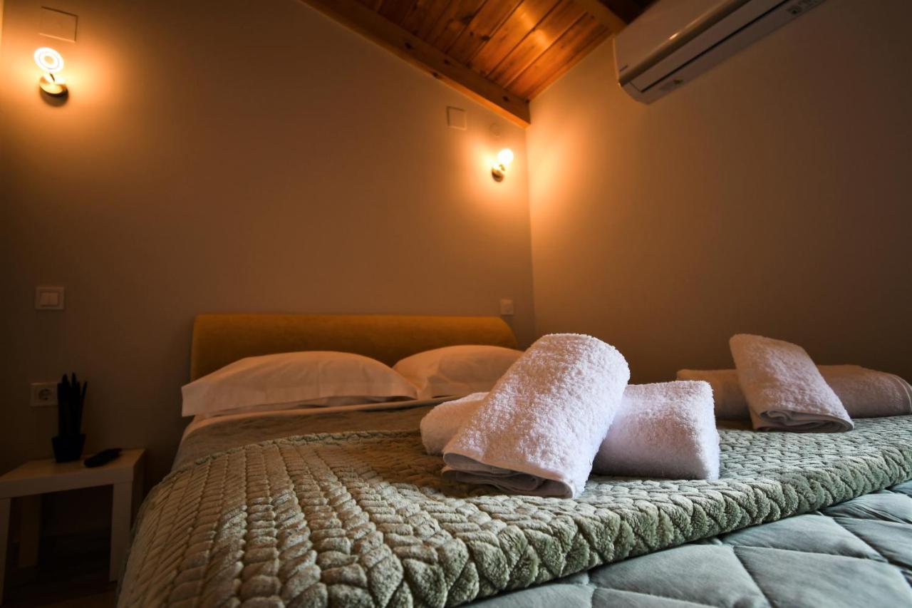 Comfy And Stylish Apt2 Giannina Esterno foto