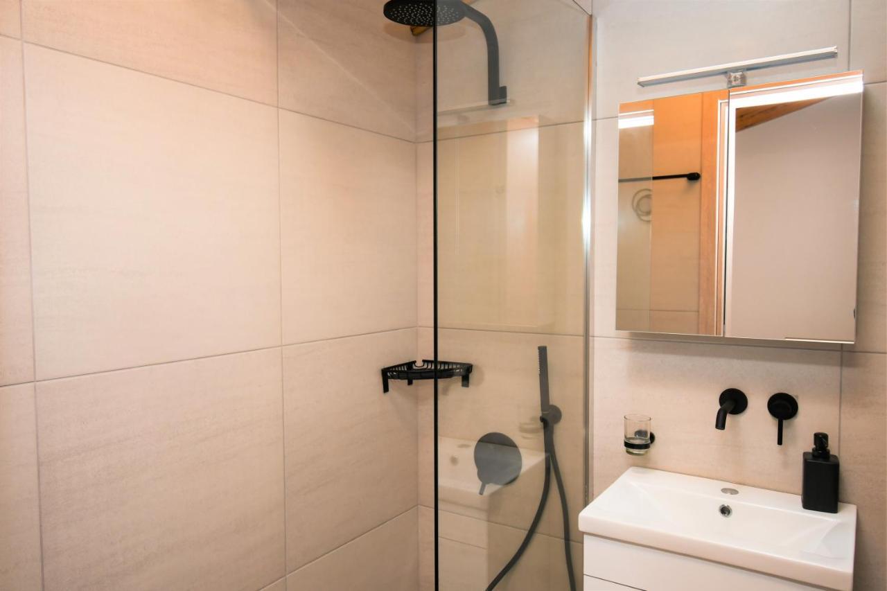 Comfy And Stylish Apt2 Giannina Esterno foto