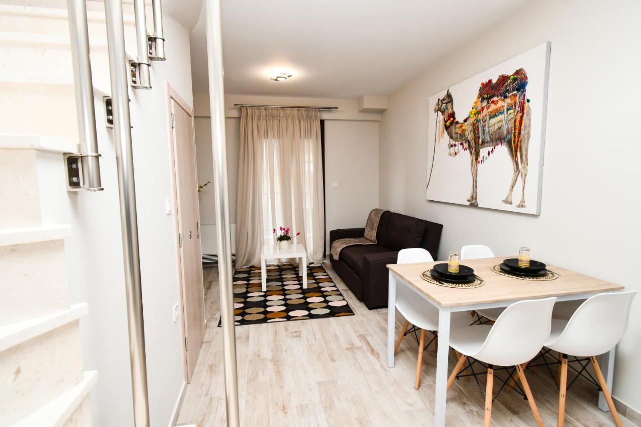Comfy And Stylish Apt2 Giannina Esterno foto