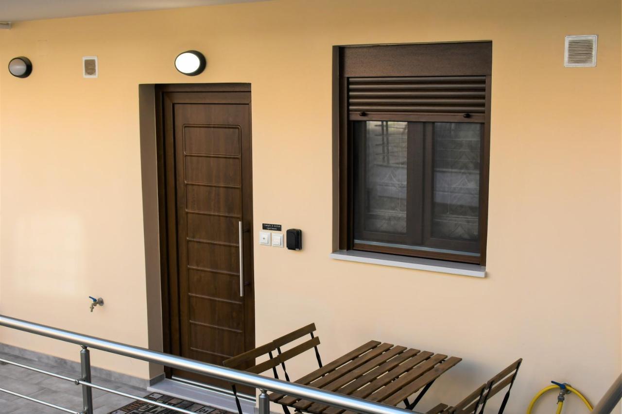 Comfy And Stylish Apt2 Giannina Esterno foto