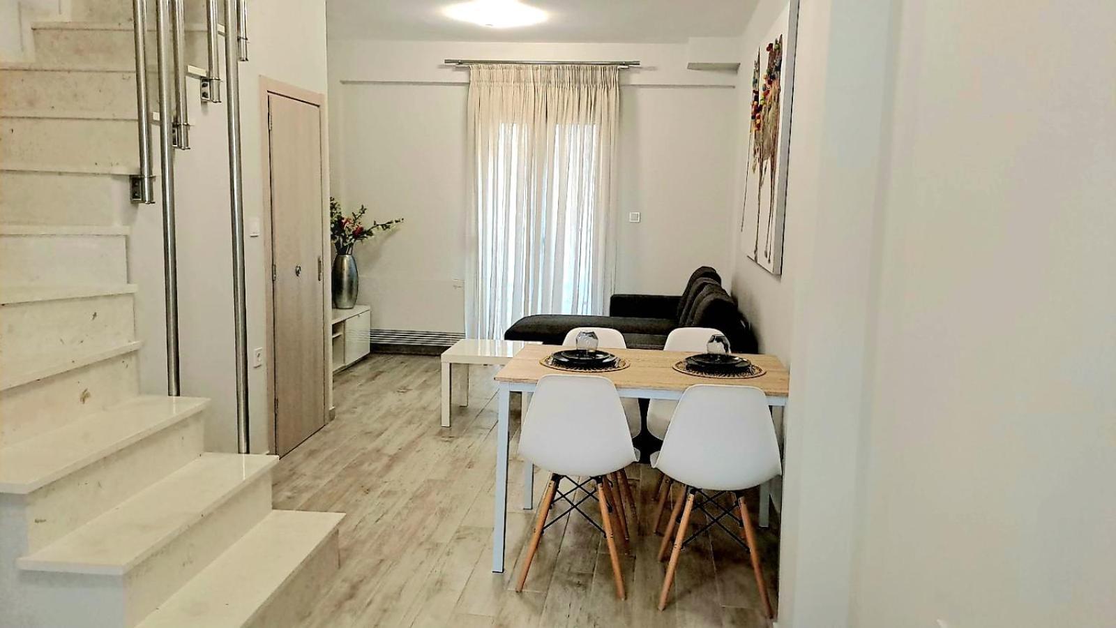 Comfy And Stylish Apt2 Giannina Esterno foto